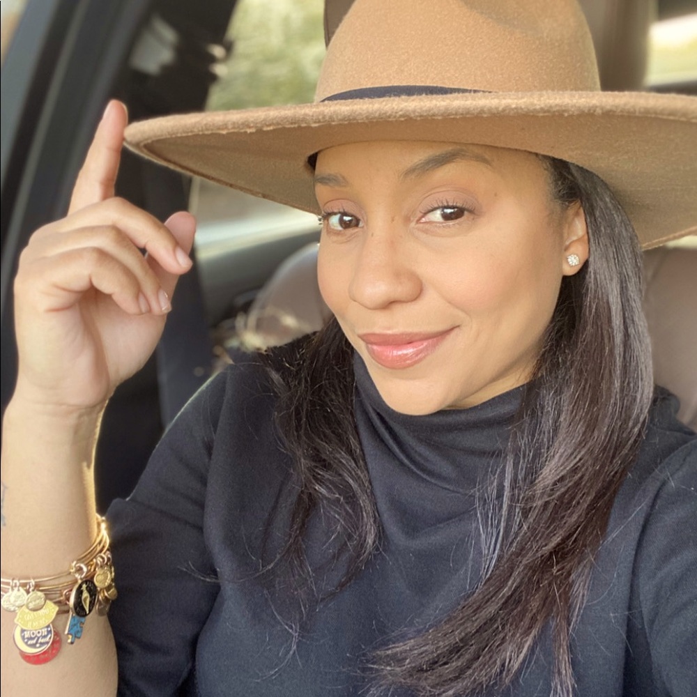 Meet your Posher, Karina i